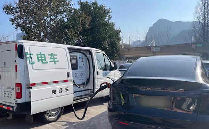 老边区汽车搭电